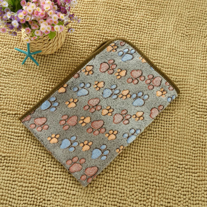 Flannel Blanket for Pets – Cute Paw Design