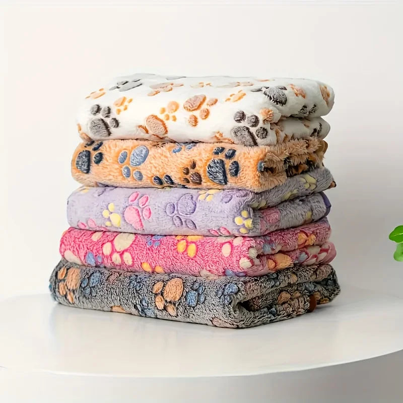 Flannel Blanket for Pets – Cute Paw Design
